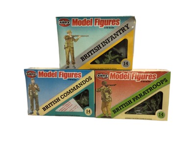 Lot 275 - Airfix 1:32 Scale Model Figures WWII Soldiers including American Infantry (x7), British Infantry (x7), Italian Infantry (x2), Japanese & German Infantry, German & British Paratroops and Commandos,...