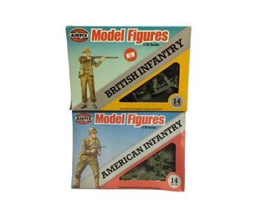 Lot 275 - Airfix 1:32 Scale Model Figures WWII Soldiers including American Infantry (x7), British Infantry (x7), Italian Infantry (x2), Japanese & German Infantry, German & British Paratroops and Commandos,...