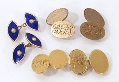 Lot 853 - A pair of 18ct gold cufflinks, a pair of 9ct gold and enamel cufflinks, and a pair of 9ct gold cufflinks (3 pairs)