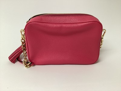 Lot 2078 - Michael Kors Jet Set medium pebbled leather crossover bag in Geranium. With soft dust bag. Very good condition.