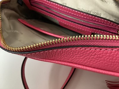 Lot 2078 - Michael Kors Jet Set medium pebbled leather crossover bag in Geranium. With soft dust bag. Very good condition.