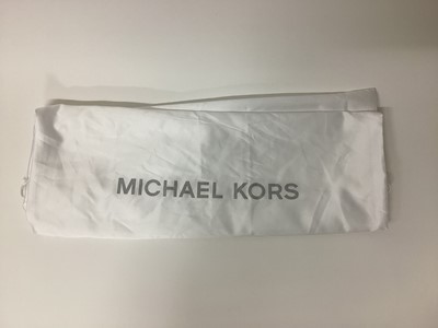 Lot 2078 - Michael Kors Jet Set medium pebbled leather crossover bag in Geranium. With soft dust bag. Very good condition.