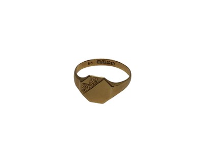 Lot 1 - 1930s 18ct gold signet ring