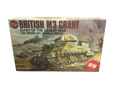 Lot 285 - Airfix 1:35 Scale British Military Vehicles model kitsch Grant Tank No.8365, 15 CWT Truck & 6 PDR Gun No.8367, CMP Field Artillery Tractor No.8368, 155mm Howitzer (x2) & Bedford QL Gun Porte No.836...