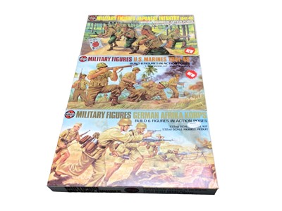 Lot 287 - Airfix 1:32 Scale Mutlipose Military Figures German Afrika Korps No.4581 (x16), WWII US Marines No.3583 (x7) & WWII Japanese No.3584 (x2), all boxed (25 total)