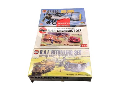 Lot 288 - Airfix selection of model kits including 1:72 Scale Catalina No.05007 & Bristol Bulldog No.01083, 1:32 Scale 1910 B Type Ominbus AO6443, Birds & other military vehicles (17 items)