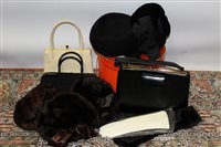 Lot 3124 - Vintage accessories - including hats, good...