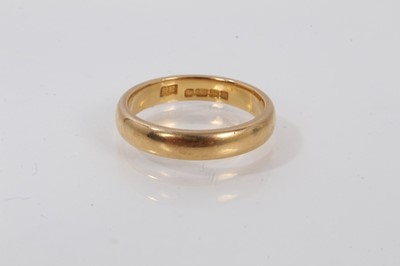 Lot 861 - 22ct gold wedding ring, hallmarked Birmingham 1926, size M.