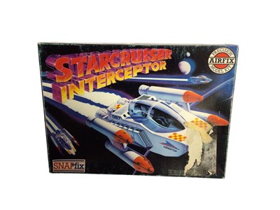 Lot 292 - Airfix Space model kit including Snap Fix Flying Saucer No.07171 & Starcruiser Interceptor No.05174, boxed (artwork damaged to one), plus Clip Together Starcruiser 1 No.7170,Lunar Module No.03013 &...