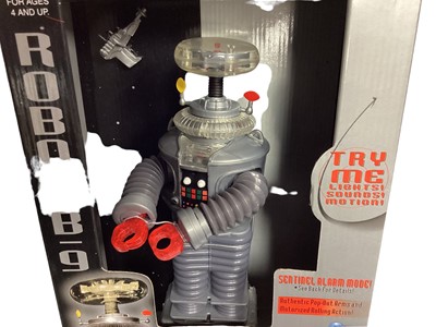 Lot 318 - Trendmasters Lost In Space c1997 Robot B9 Robbie, boxed No.08148 (1)