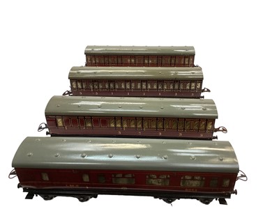 Lot 1859 - Railway Hornby O gauge No 2 Corridor Coach 1st-3rd C574, (x2) both boxed plus an uboxed selection of various carriages (Qty)