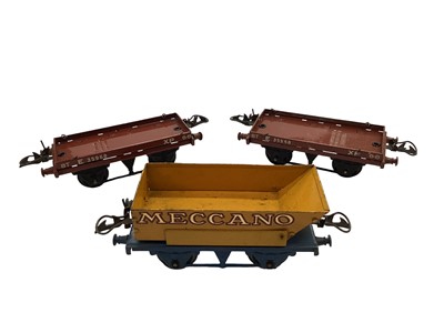 Lot 1859 - Railway Hornby O gauge No 2 Corridor Coach 1st-3rd C574, (x2) both boxed plus an uboxed selection of various carriages (Qty)