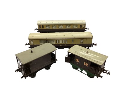 Lot 1859 - Railway Hornby O gauge No 2 Corridor Coach 1st-3rd C574, (x2) both boxed plus an uboxed selection of various carriages (Qty)