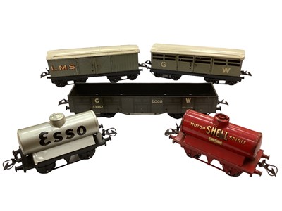 Lot 1859 - Railway Hornby O gauge No 2 Corridor Coach 1st-3rd C574, (x2) both boxed plus an uboxed selection of various carriages (Qty)
