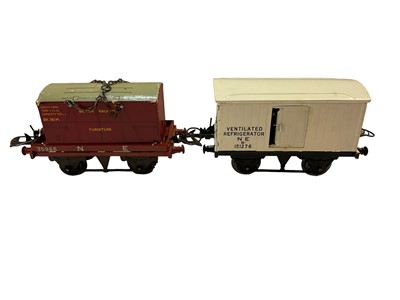 Lot 1851 - Railway O gauge boxed selection incl Flat truck with container 42150 (x2) No 1 Water Tank 42400, No 1 Refrigerator Van 42215, No 1 Wagon plus others and some unboxed scratch built rolling stock (Qt...