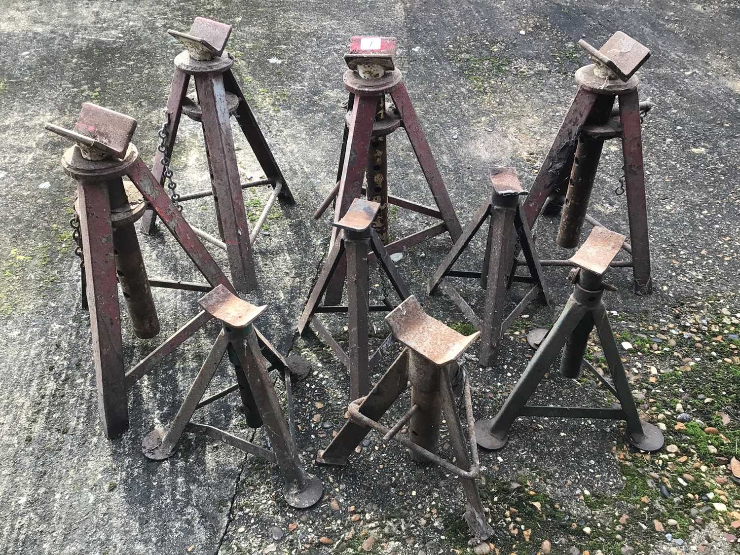 Rusty Axel Stand Lot 979 - Selection of axel stands