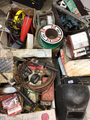 Lot 986 - Large quantity of garage tools, some spares etc including a Snap On timing and advance light, Snap On MT816 and various other tools