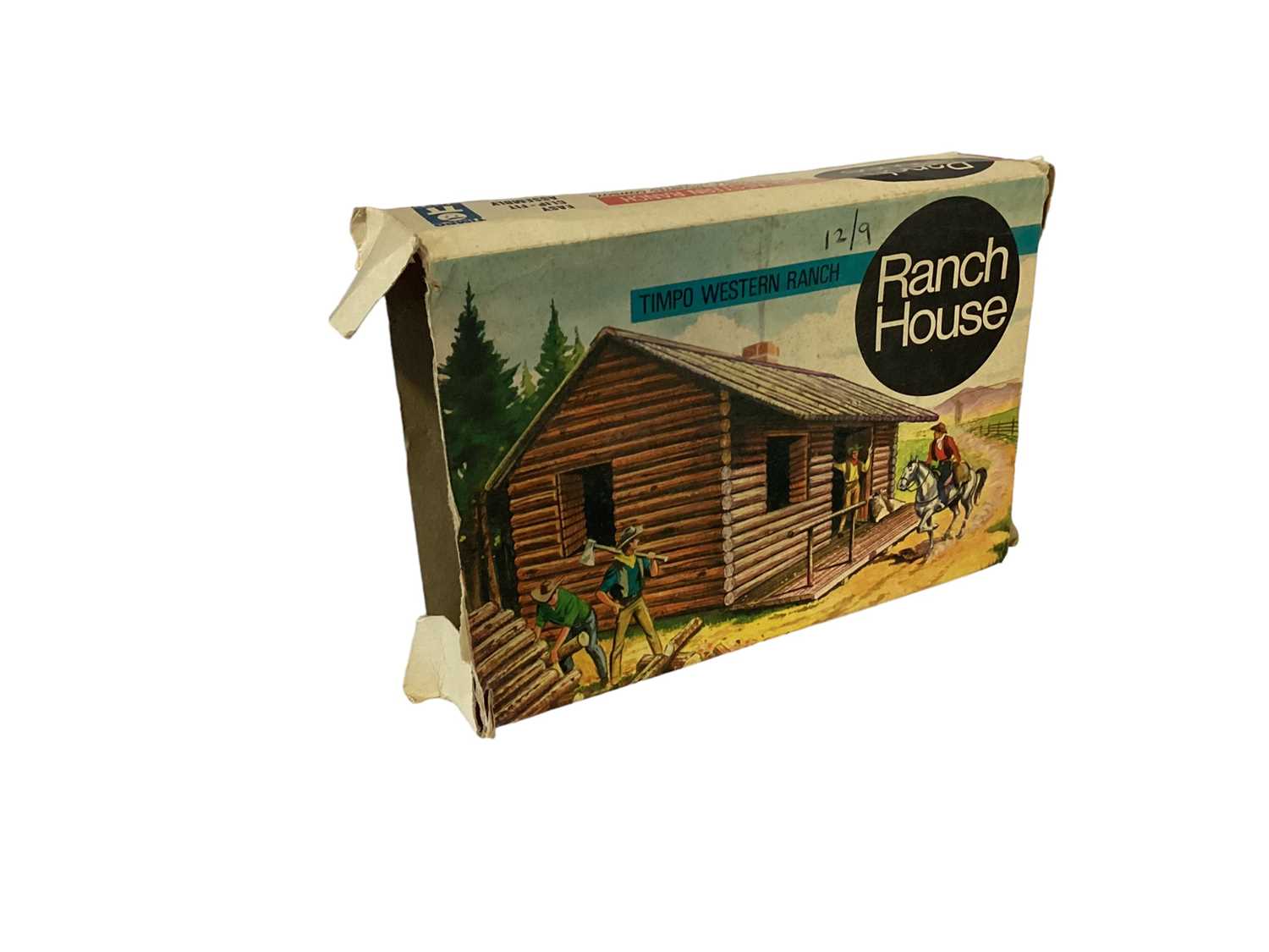 Lot 370 - Timpo Toys Clip-Fit Western Ranch Ranch House, with mounted and 3 standing cowboys, boxed (one end missing) (1)