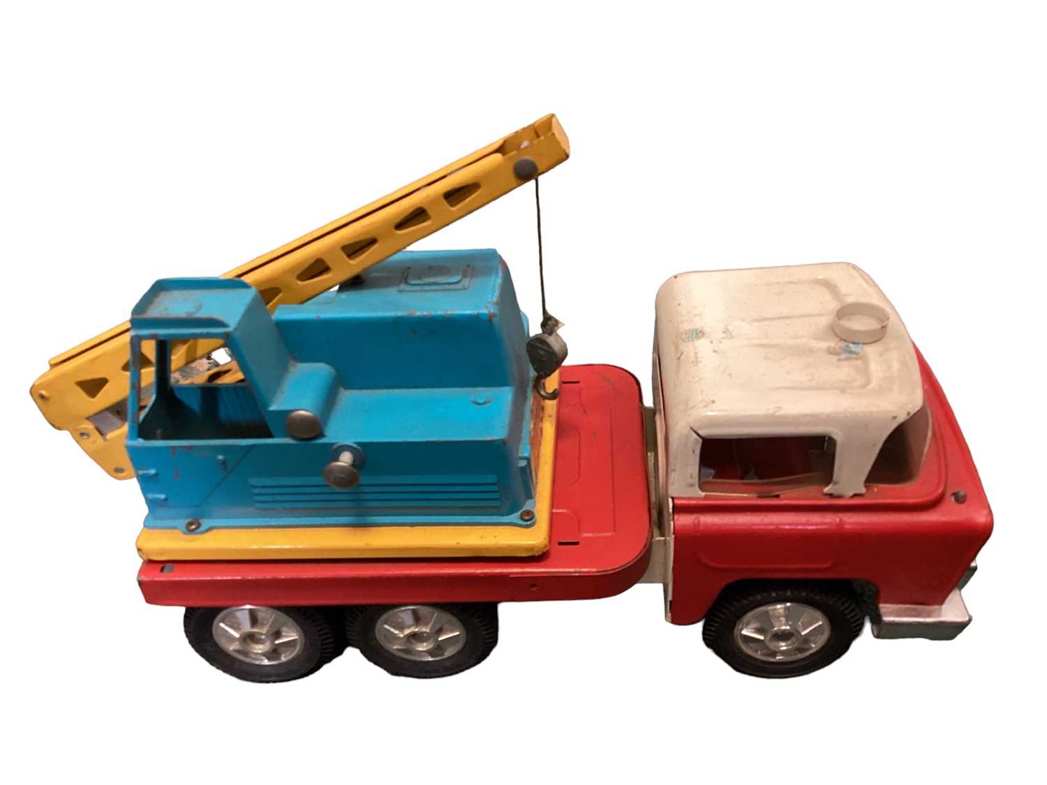 Lot 1761 - Triang tin plate lorries including two open bed trucks, Jib Crane truck, Cab & Chasis plus MarX BRS Express Servives Tipper Truck, all unboxed  (5)