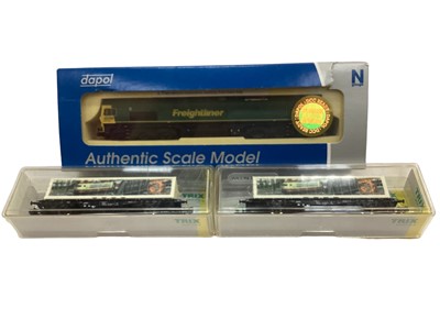 Lot 1889 - Railway N gauge Dapol ND 201A Class 66 Freightliner 66562 plus two Twix Container Wagons 91089, all boxed.