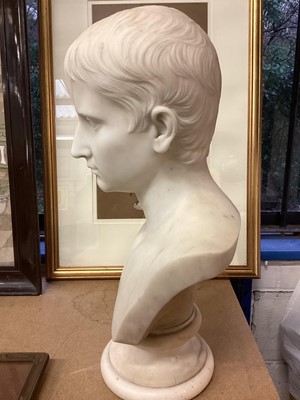 Lot 979 - 19th century grand tour white marble bust of a young Caesar