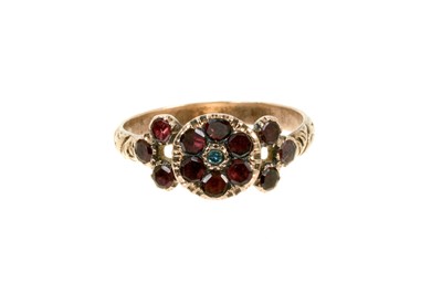 Lot 541 - Georgian garnet cluster ring with flat cut garnets in gold setting