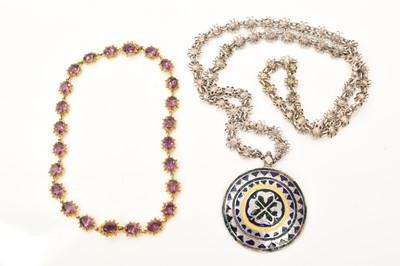 Lot 633 - 19th century paste set choker necklace and a white metal disc pendant necklace (2)