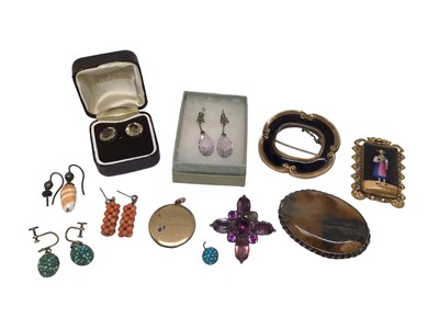Lot 24 - Group of antique and later jewellery