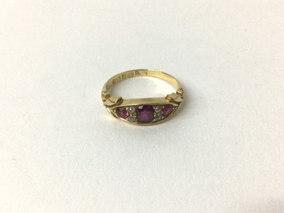 Lot 117 - Victorian ruby and diamond ring