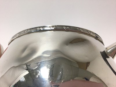 Lot 319 - Contemporary silver teapot