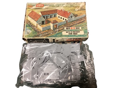 Lot 420 - Airfix Snap Together Battle of Waterloo Farm House No.1709 (1)