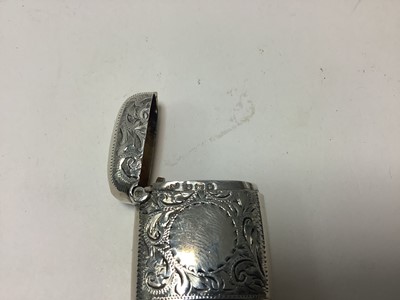 Lot 9 - Edwardian silver combined Vesta and Soverign case with floral scroll decoration (Birmingham 1901) 61mm x 30mm