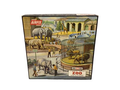 Lot 424 - Airfix HO OO Scale Snap Together Zoo Playset, boxed No.1686 (1)