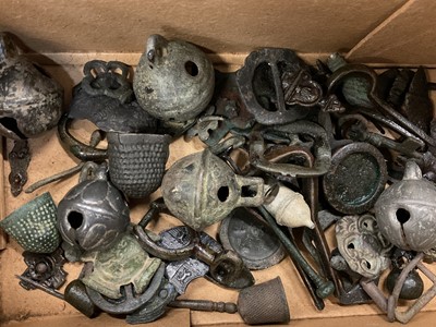 Lot 2627 - Mixed Medieval & Post Medieval English metal detector finds to include silver thimbles, one inscribed 'Forget me Not', money weights & other items