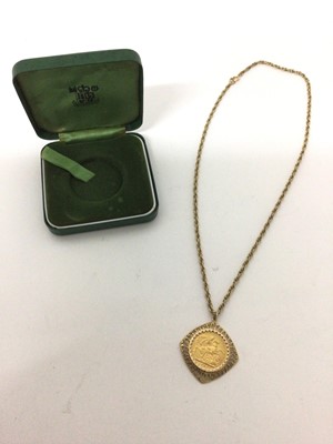 Lot 115 - Edward VII 1907 gold full sovereign in a 9ct gold pendant mount on a 9ct gold chain.