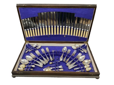 Lot 2571 - Cased cutlery set