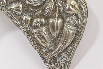 Lot 826 - 19th century South American silver saddle mount