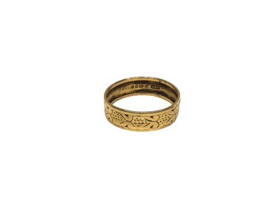 Lot 76 - 22ct gold wedding ring with engraved decoration, size Q