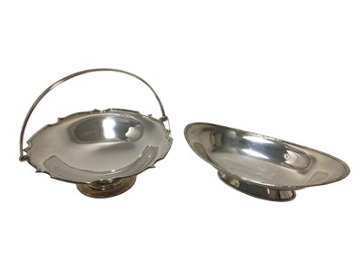 Lot 289 - Silver bread basket and a silver cake basket (2)