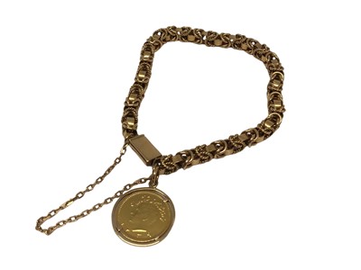 Lot 101 - Iranian gold coin in pendant mount on yellow metal fancy link chain bracelet, 19.5cm long