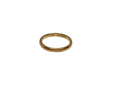 Lot 119 - 22ct gold wedding ring