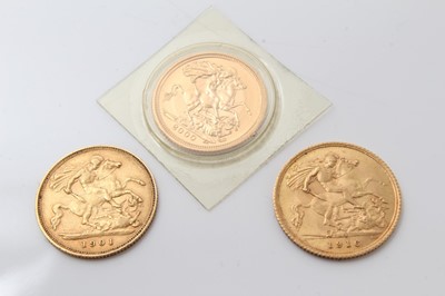 Lot 521 - G.B. - Gold Half Sovereigns to include Victoria OH 1901 F, George V 1916s EF & Elizabeth II 2000 UNC (3 coins)