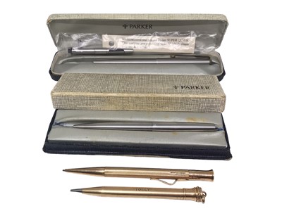 Lot 127 - 1930s 9ct gold pencil, one other gold plated pencil and two Parker pens in fitted cases