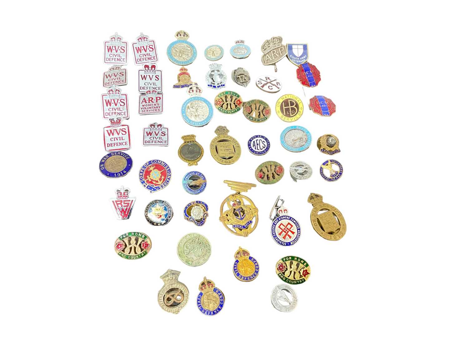 Lot 808 - Collection of various military badges to include On War Service 1914 badge, Royal Observer Corps badges and silver A.R.P. badge (1 box)