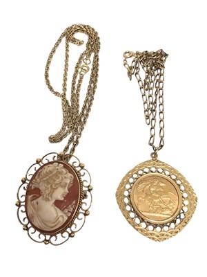 Lot 193 - Elizabeth II gold full sovereign, 1978, in 9ct gold pendant mount on chain together with a carved shell cameo pendant/brooch