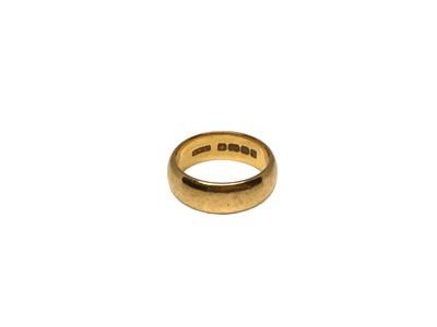 Lot 194 - 22ct gold wedding ring