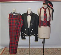 Lot 3050 - Gentlemen's traditional Scottish outfit -...