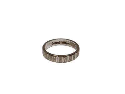 Lot 178 - 18ct white gold wedding ring