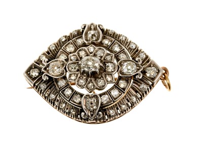 Lot 450 - Victorian diamond pendant/brooch