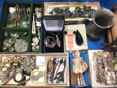 Lot 199 - Group of vintage costume jewellery including Charles Horner silver hat pin, various silver brooches, necklaces, compacts and bijouterie